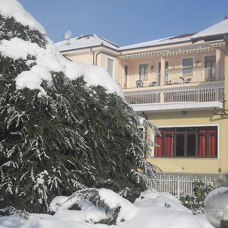 L'Ostu Del Povr-Om Hotel Pinasca Exterior photo