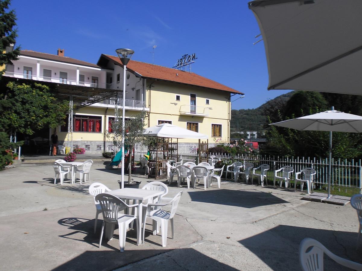 L'Ostu Del Povr-Om Hotel Pinasca Exterior photo