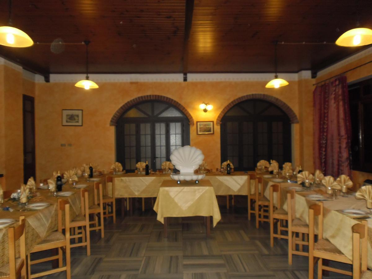 L'Ostu Del Povr-Om Hotel Pinasca Exterior photo